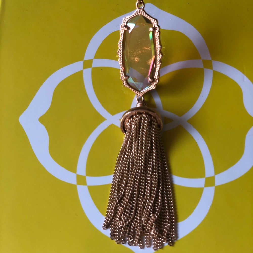 Kendra Scott Iridescent peach Everly necklace